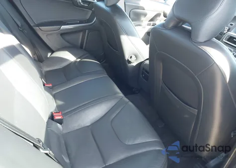 2015 Volvo S60 T5 Premier z USA, uszkodzony, nr VIN YV126MFB4F2307590